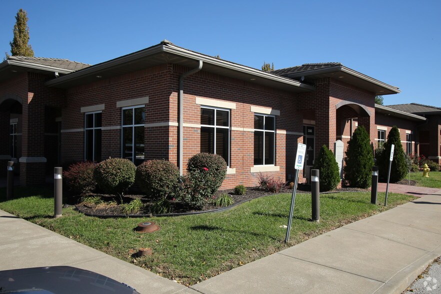 More Photos Of 3383-3387 NE Ralph Powell Rd, Lee's Summit Office For Sale