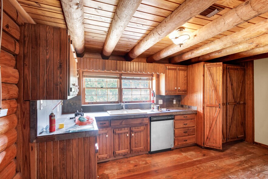 More Photos Of 100 Quest Ct, Keller Office For Sale