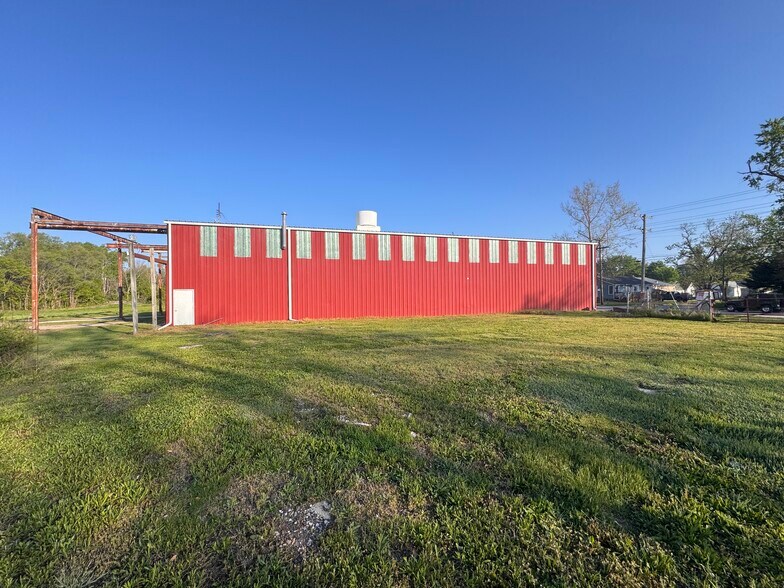 More Photos Of 400 Davis Street, Bushnell Manufacturing For Sale