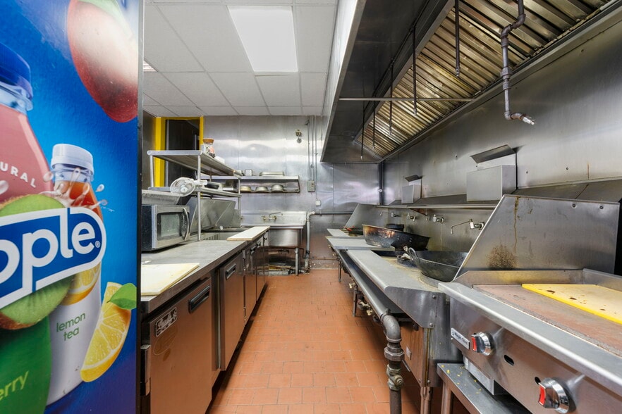 More Photos Of 614 4th Ave, Brooklyn General Retail For Sale