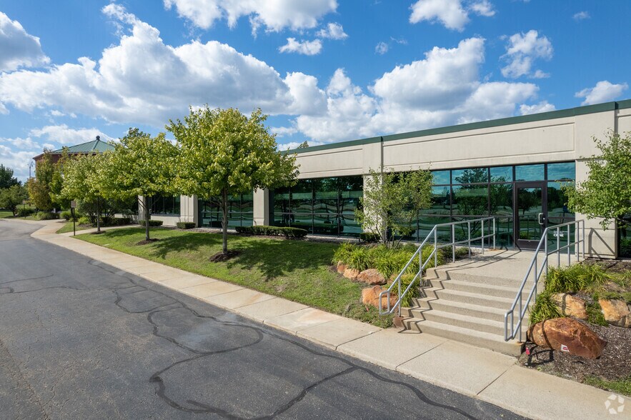 More Photos Of 5600 Crooks Rd, Troy Office For Sale