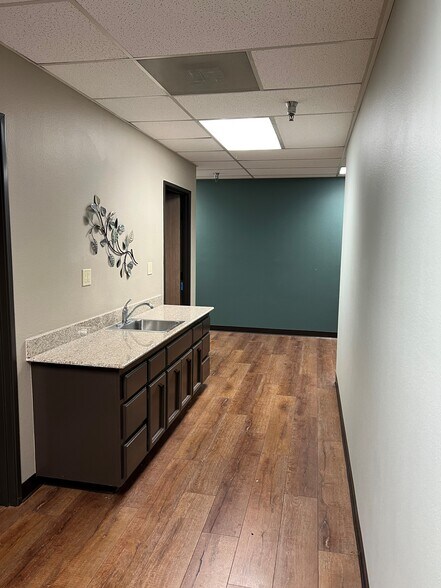 More Photos Of 1320 N Hancock St, Anaheim Showroom For Lease