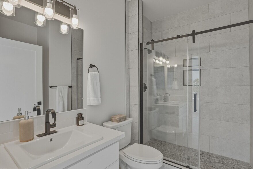 More Photos Of 1646 Clinton St, Delano Multifamily For Sale