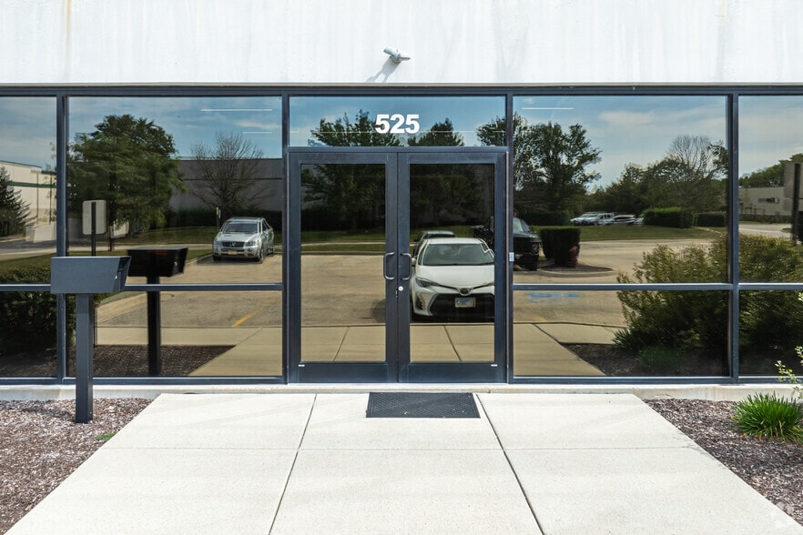 More Photos Of 525 Anderson Dr, Romeoville Warehouse For Sale