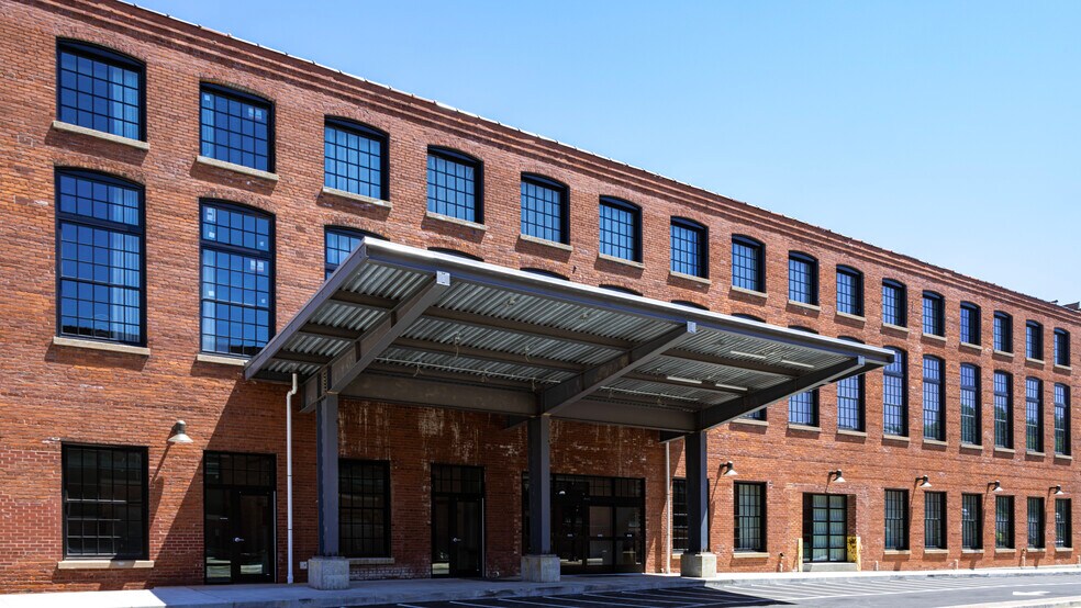 Primary Photo Of 600 N B St, Hamilton Hotel For Lease