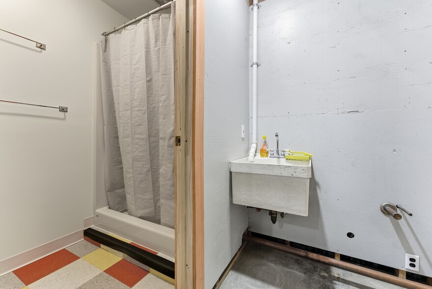 More Photos Of 54 Whately Rd, So Deerfield Light Manufacturing For Sale