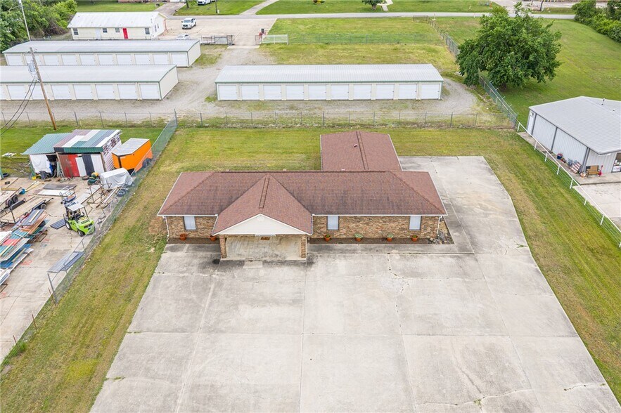 More Photos Of 706 W Broadway St, Spiro Medical For Sale