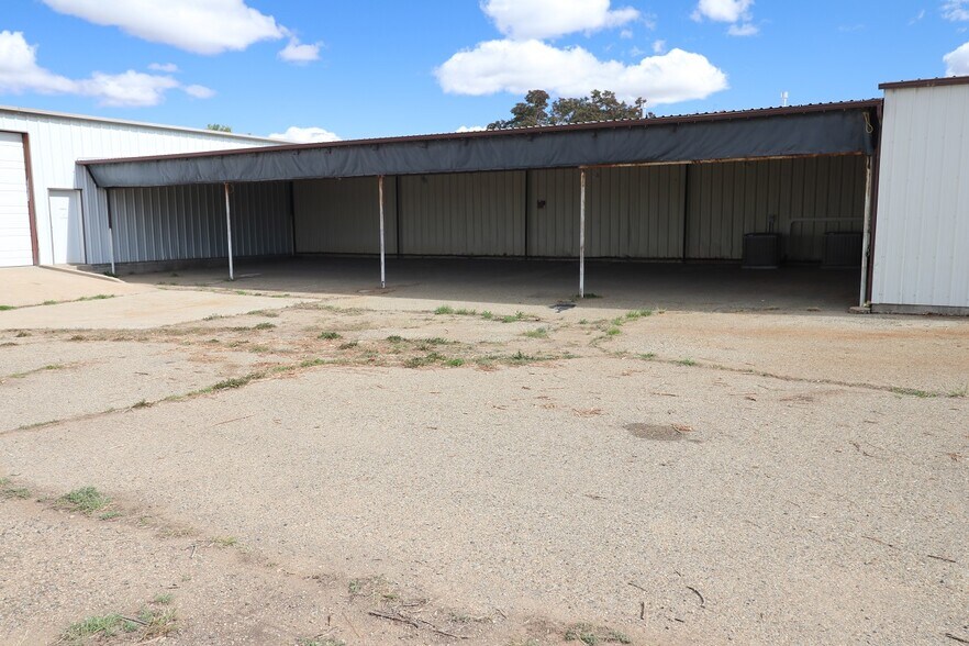 More Photos Of 2009 Industrial Road, Cortez Warehouse For Lease
