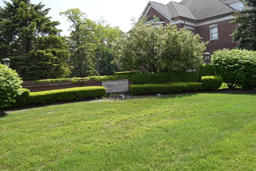 More Photos Of 26862 Woodward Ave, Royal Oak Office For Lease