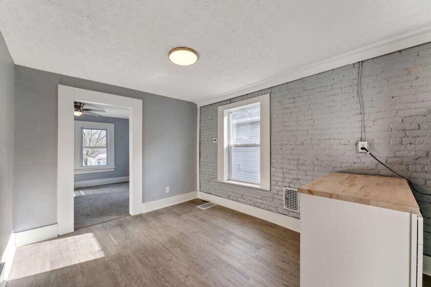 More Photos Of 361 1/2 S Harris Ave, Columbus Apartments For Sale