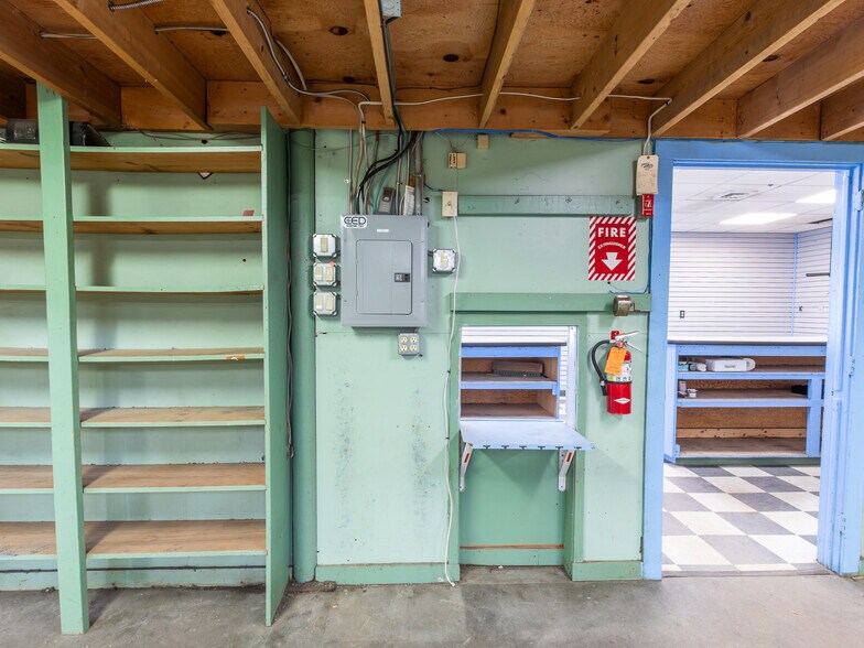 More Photos Of 66 Ralston St, Keene Distribution For Sale