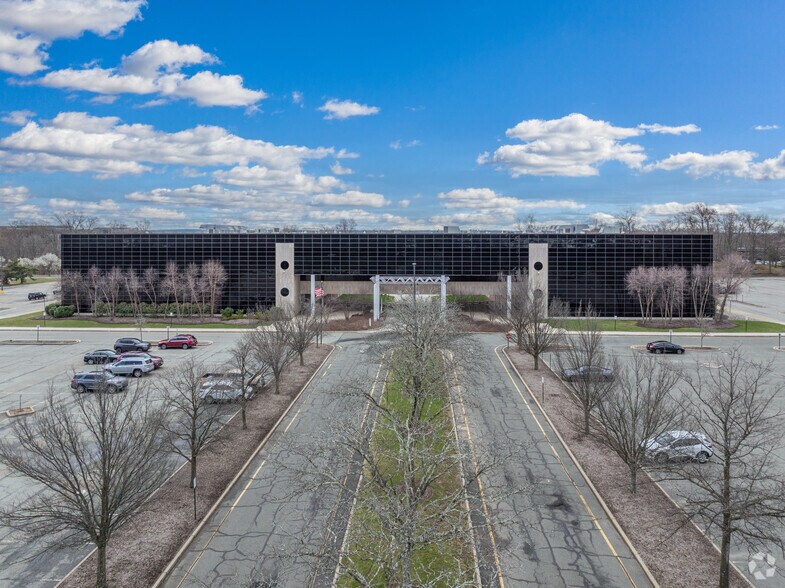 More Photos Of 5 Wood Hollow Rd, Parsippany Office For Lease