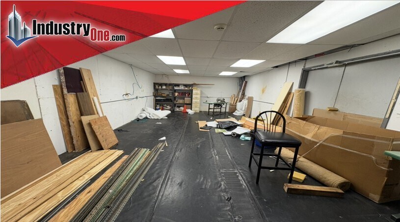 More Photos Of 28 Baiting Place Rd, Farmingdale Warehouse For Lease