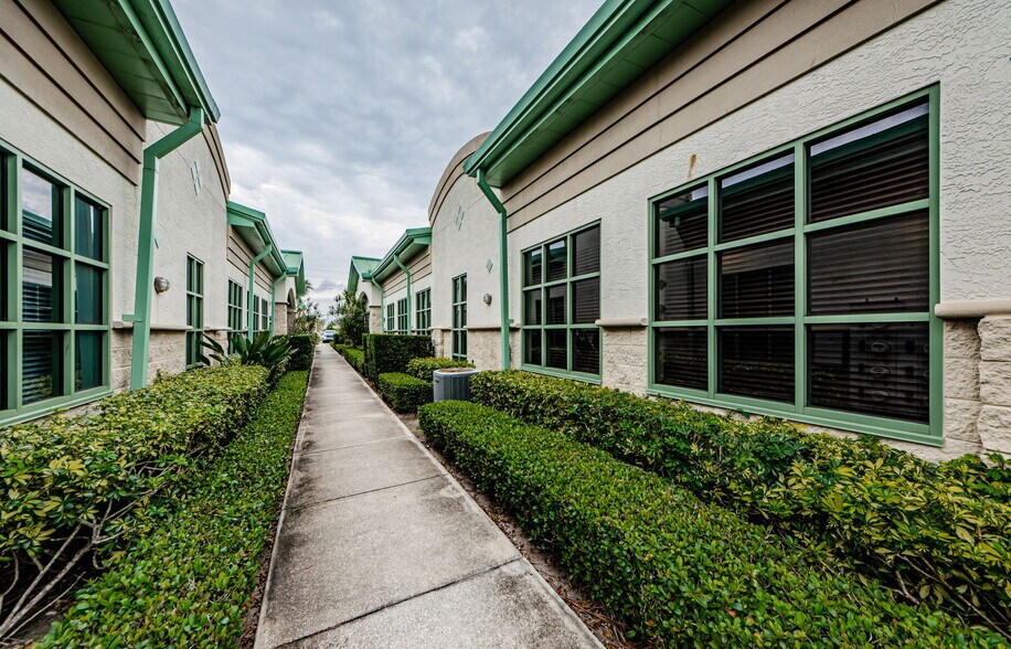 More Photos Of 3937 Tampa Rd, Oldsmar Medical For Lease