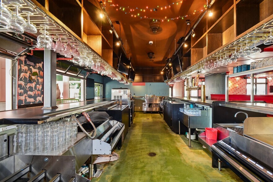 More Photos Of 2501 & 2519 Marshall St NE, Minneapolis Restaurant For Lease