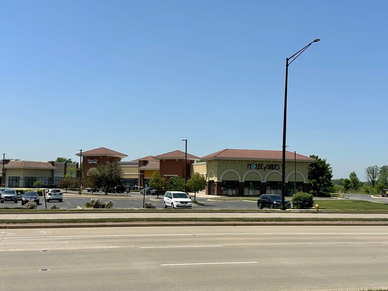 More Photos Of 161st and LaGrange, Orland Park Unknown For Lease