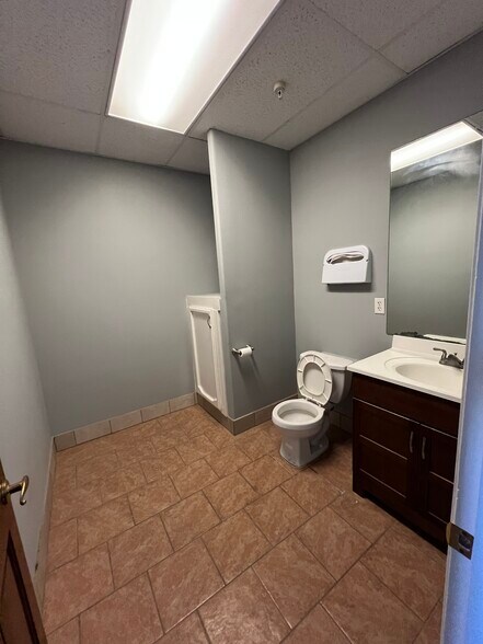 More Photos Of 490 Mayock Rd, Gilroy Warehouse For Lease