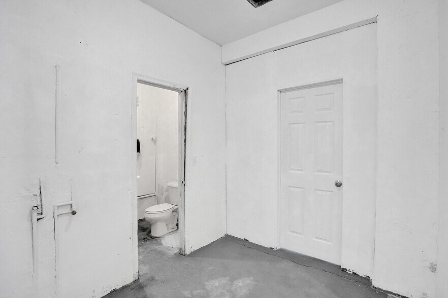 More Photos Of 3055-3057 Broward Blvd, Fort Lauderdale Storefront Retail Office For Sale