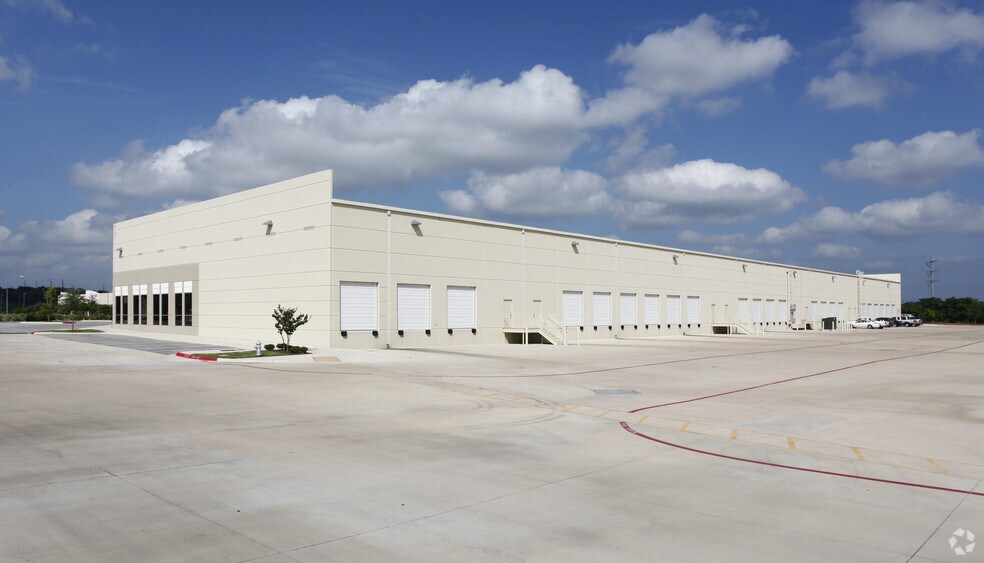 More Photos Of 1340 Airport Commerce Dr, Austin Flex For Lease