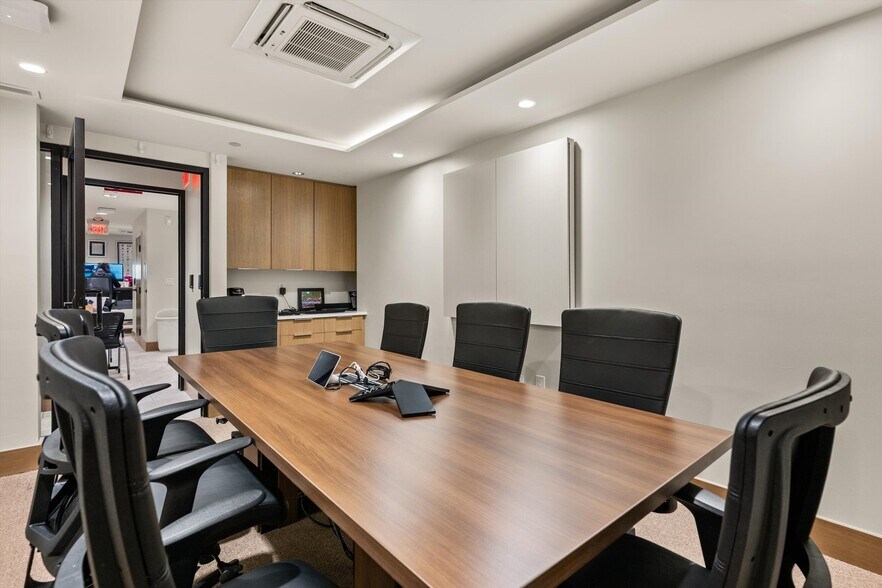 More Photos Of 122 W Main St, Aspen Office Residential For Sale