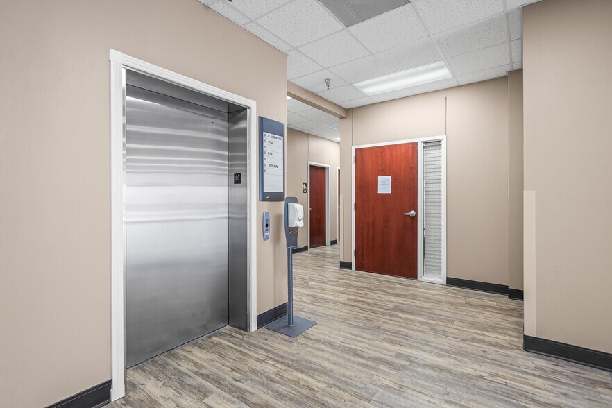 More Photos Of 7202 Slide Rd, Lubbock Medical For Lease