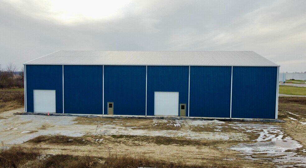 More Photos Of 5700 Eastside Parkway Dr, Gas City Light Distribution For Lease