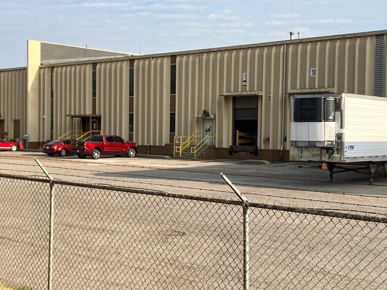 More Photos Of 2301 St. George Rd, Evansville Distribution For Lease