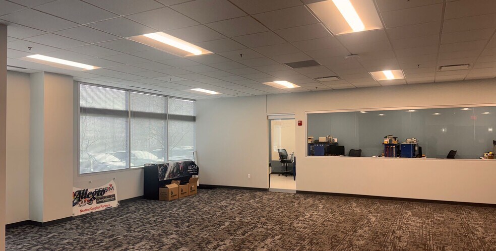 More Photos Of 900 N Squirrel Rd, Auburn Hills Office For Lease