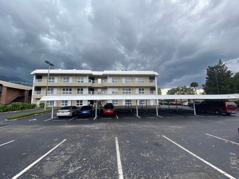 More Photos Of 425 W Colonial Dr, Orlando Office Residential For Lease
