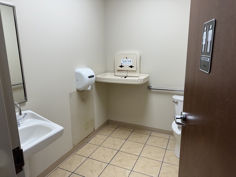 More Photos Of 101 Financial Dr, Elizabethtown Medical For Lease