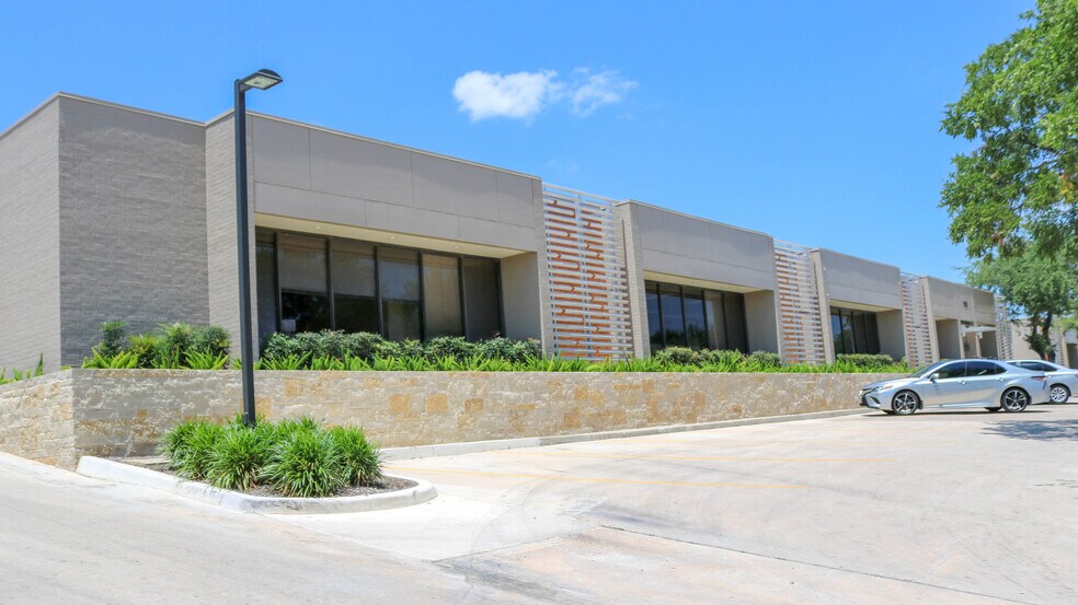 More Photos Of 401 Isom Rd, San Antonio Unknown For Lease