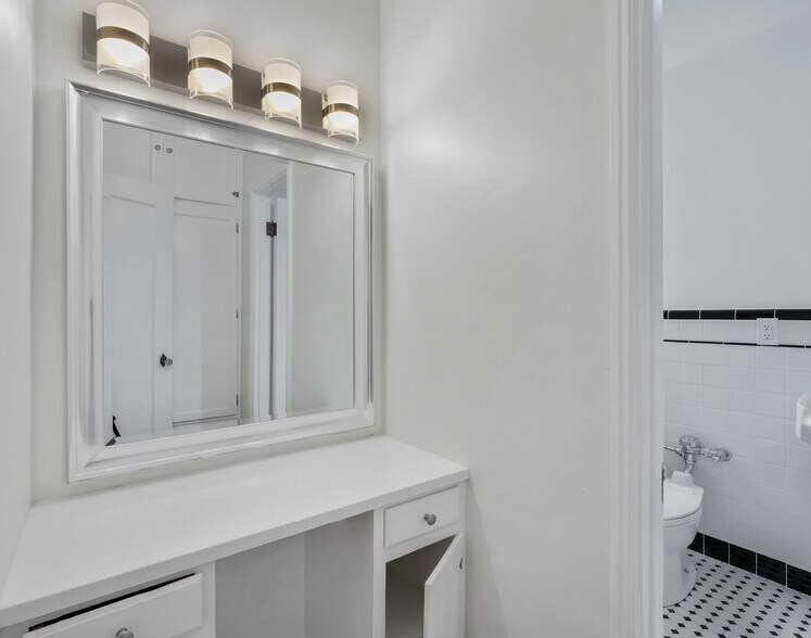 More Photos Of 1811 Whitley Ave, Los Angeles Apartments For Sale