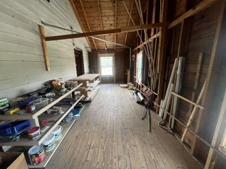 More Photos Of 380 S Main St, De Graff Light Manufacturing For Sale