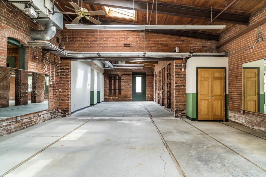 More Photos Of 11 Main St, Mystic Medical For Lease