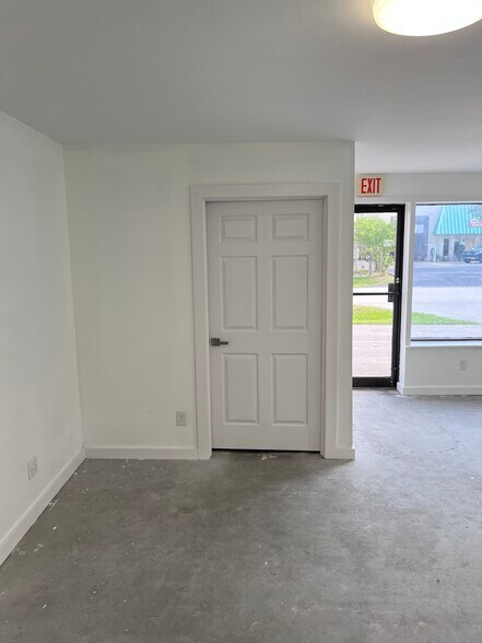 More Photos Of 3942 Arnold Ave, Naples Unknown For Lease