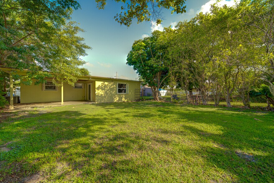 More Photos Of 7358 SW 23rd St, Miami Multifamily For Sale