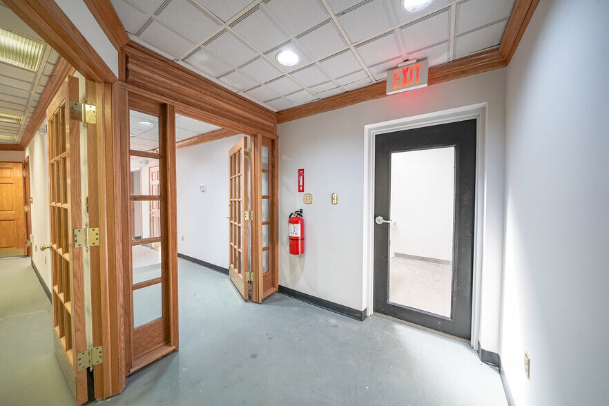 More Photos Of 8023 Malcolm Rd, Clinton Medical For Lease