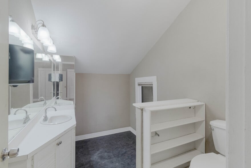 More Photos Of 1818 San Pedro Ave, San Antonio Office Residential For Sale