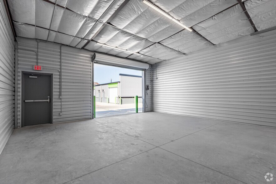 More Photos Of 8114 City Base Landing, San Antonio Unknown For Lease