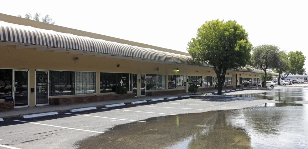 More Photos Of 1617-1657 S 21st Ave, Hollywood Storefront Retail Office For Lease