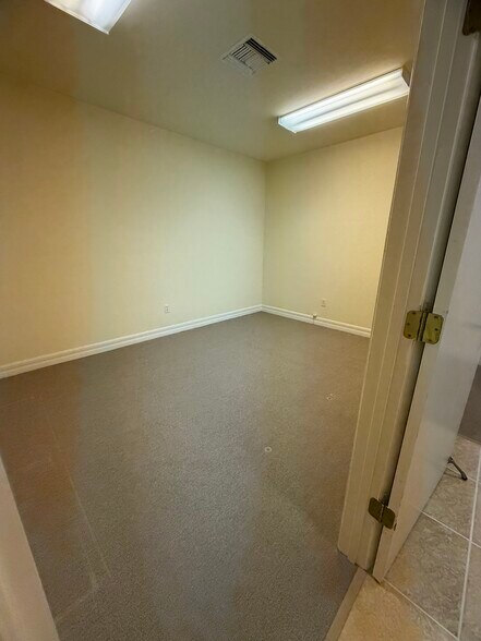 More Photos Of 4707 Enterprise Ave, Naples Loft Creative Space For Lease