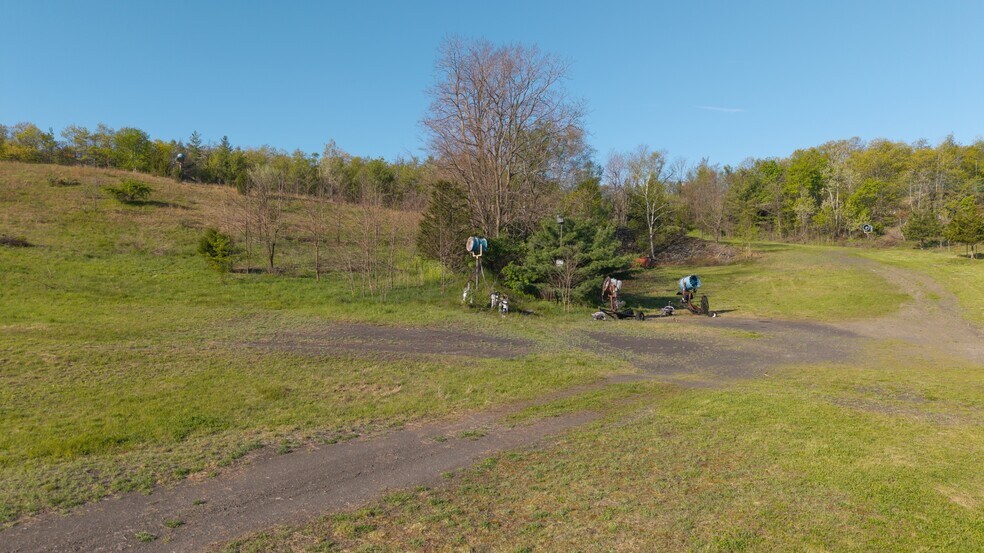 More Photos Of 167 Hill Rd, Kingston Sports And Entertainment For Sale
