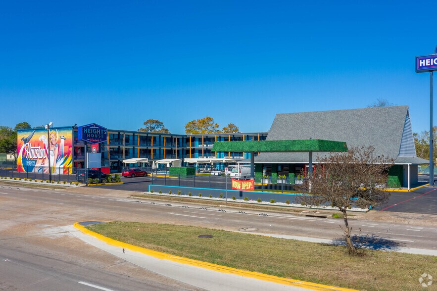 More Photos Of 100 W Cavalcade St, Houston Hotel For Lease