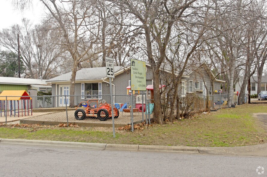 More Photos Of 5006 Crestmont Dr, Austin Daycare Center For Sale