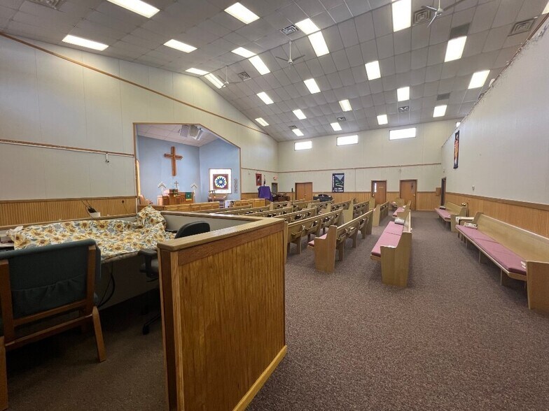 More Photos Of 212 S Sherman St, Leslie Religious Facility For Sale