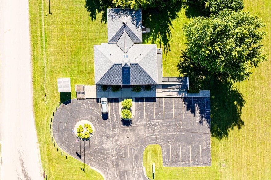 More Photos Of 2300 Pipestone Rd, Benton Harbor Office For Sale