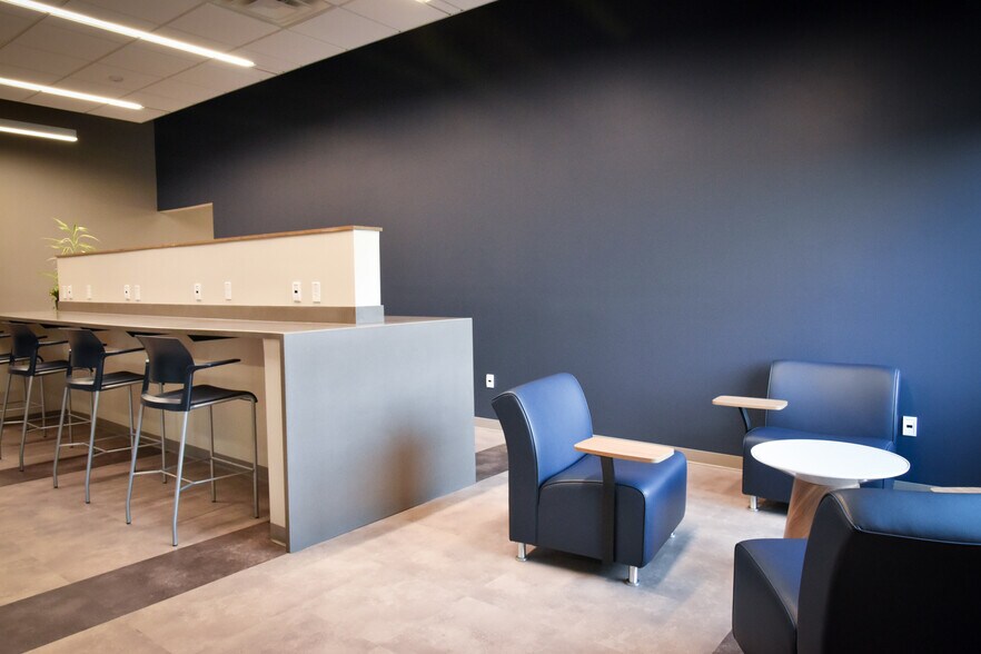 More Photos Of 3825 Electric Rd, Roanoke Storefront Retail Office For Lease