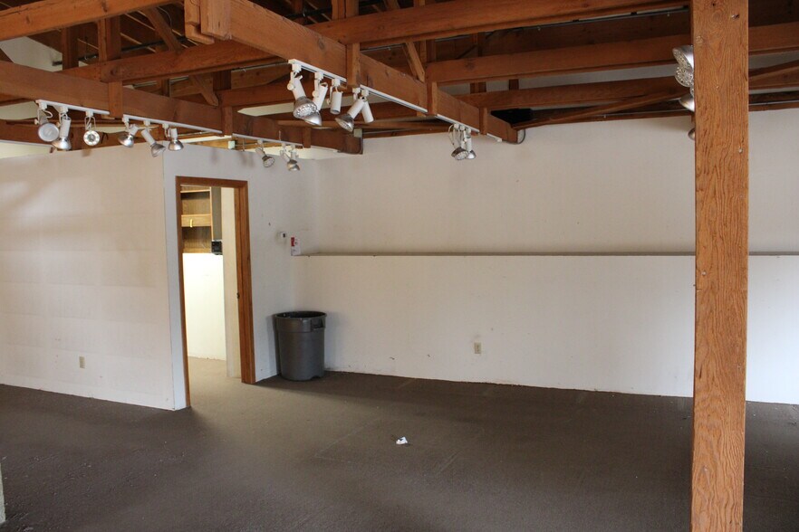 More Photos Of 310-340 Water St, Excelsior Freestanding For Lease