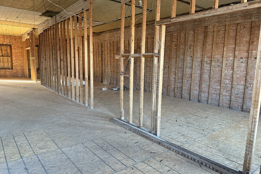 More Photos Of 115 N Main St, Lindsborg General Retail For Sale