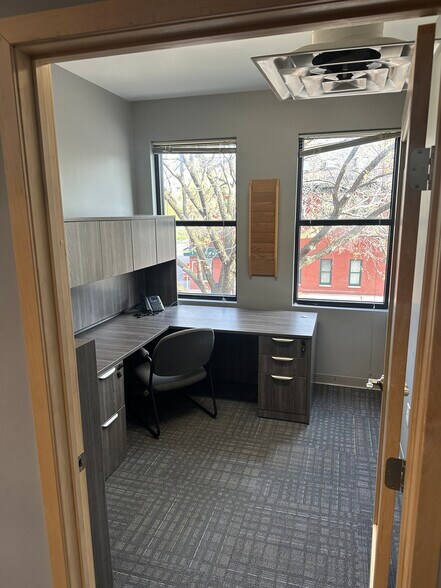 More Photos Of 546 Rice St, Saint Paul Office For Sale